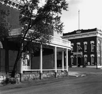 1928